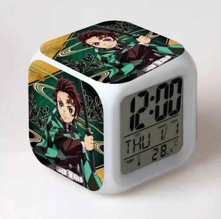 RELOJ DIGITAL CAMBIA COLOR CON 3 PLACAS METALICAS