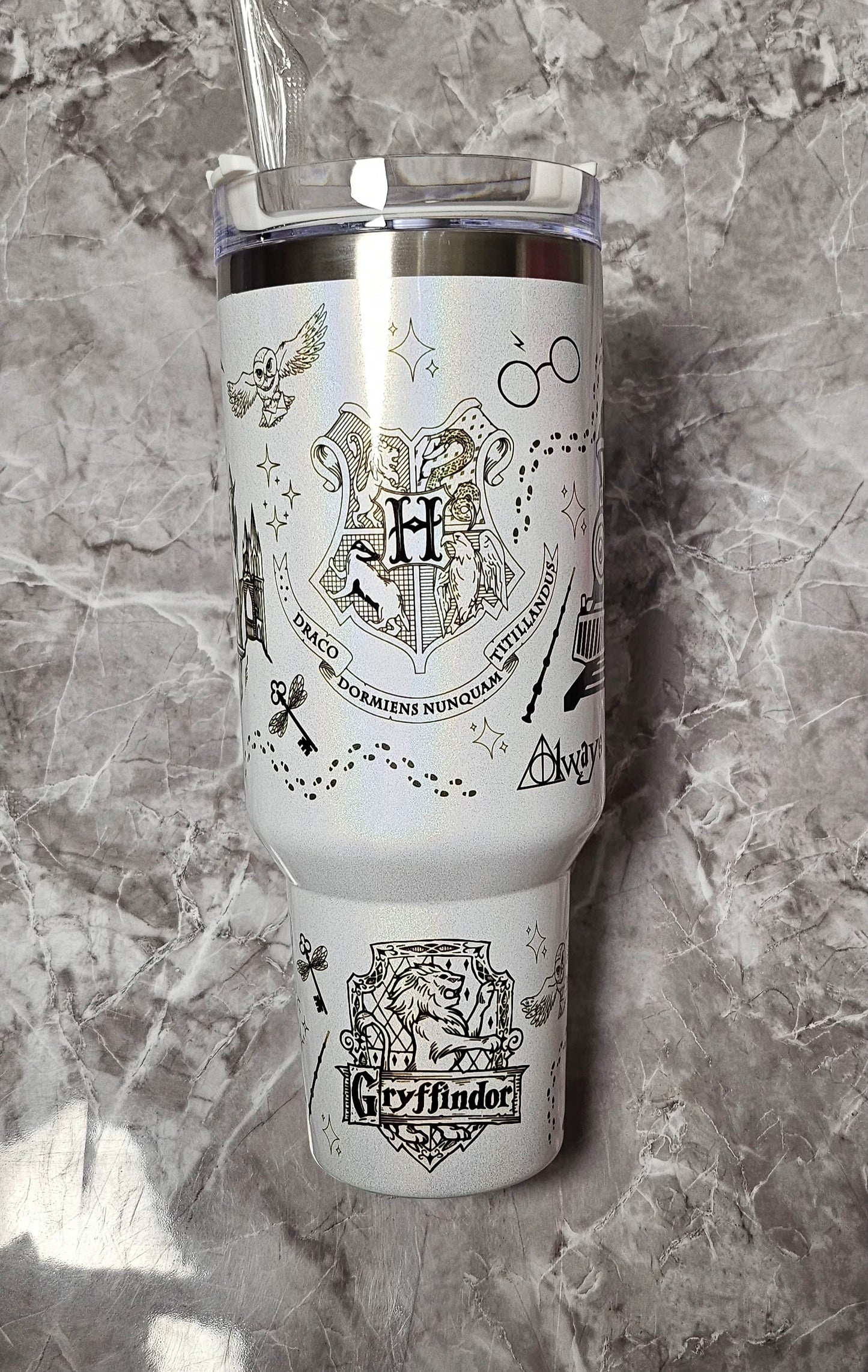 Vaso térmico tipo Stanley de 40oz (1.2litros)Blanco, Harry Potter.