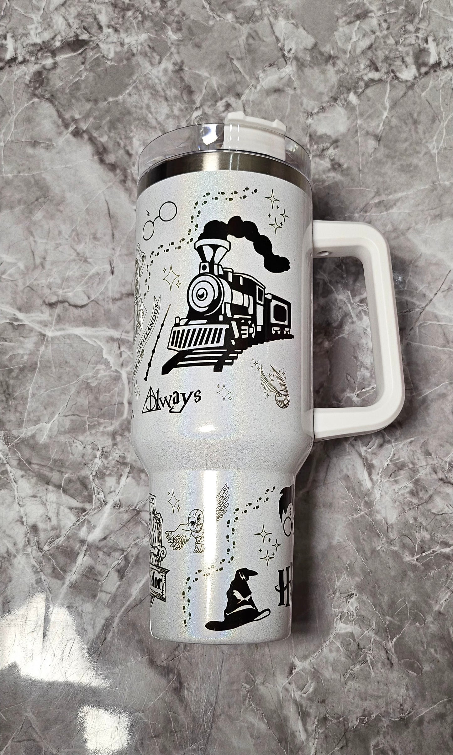 Vaso térmico tipo Stanley de 40oz (1.2litros)Blanco, Harry Potter.