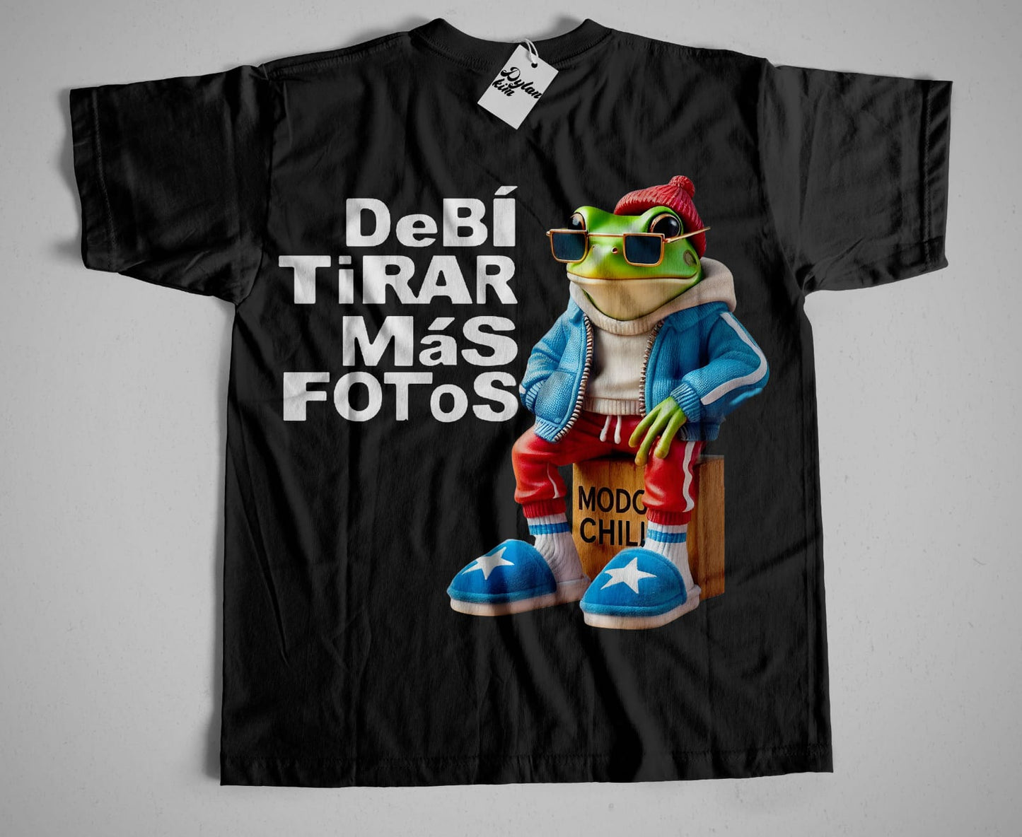 Polera de algodón Negra Bad Bunny Debí tirar más Fotos.