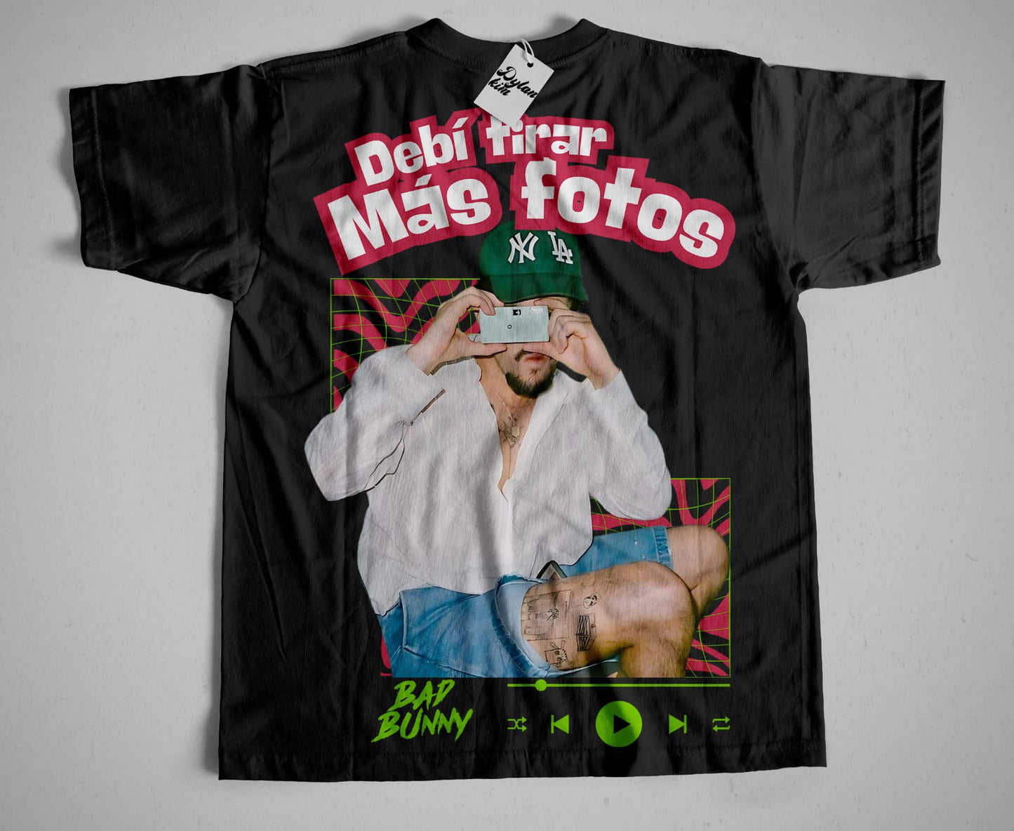 Polera de algodón Negra Bad Bunny Debí tirar más Fotos.